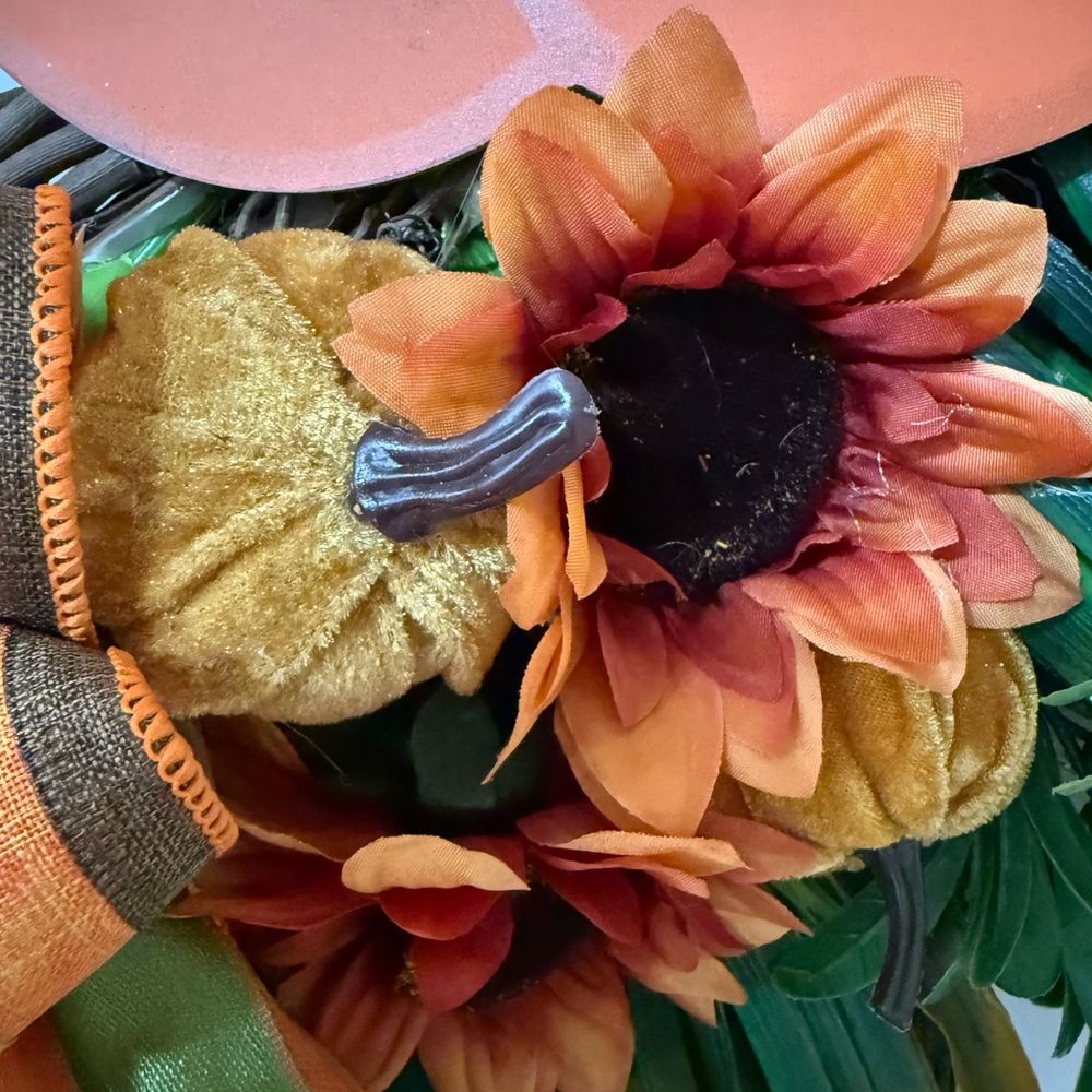 Festive Autumn Wreath with Sunflowers and Pumpkins - Picture 6 of 7